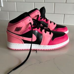 Air Jordan youth size 7 Coral Chalk